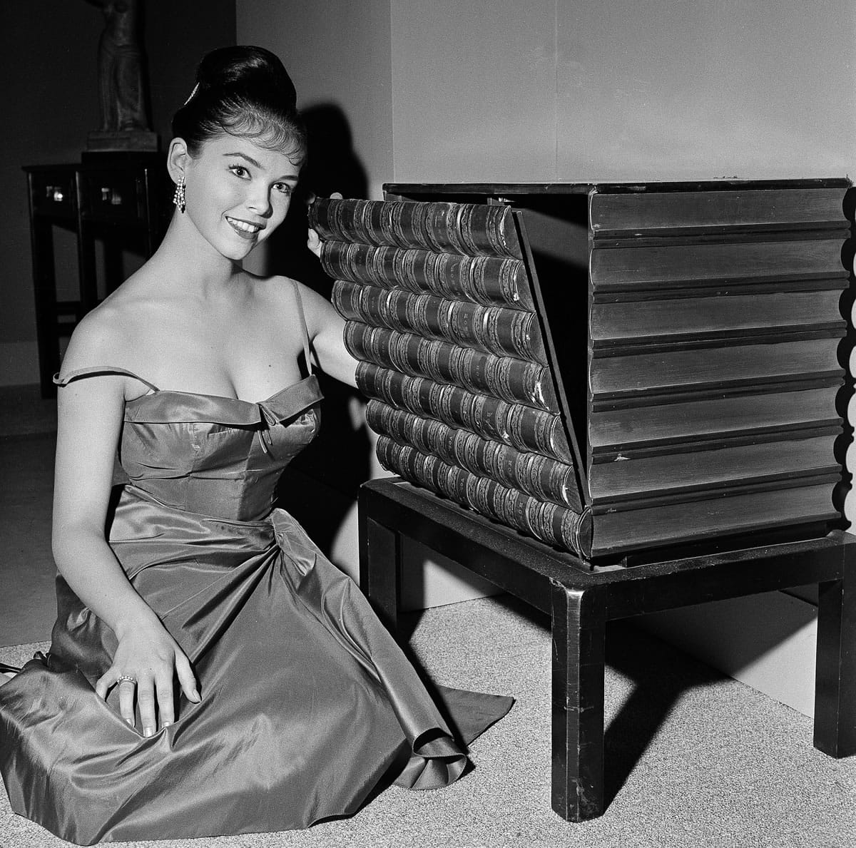 Yvonne Craig, television's first 'Batgirl,' dies at 78 - The Columbian
