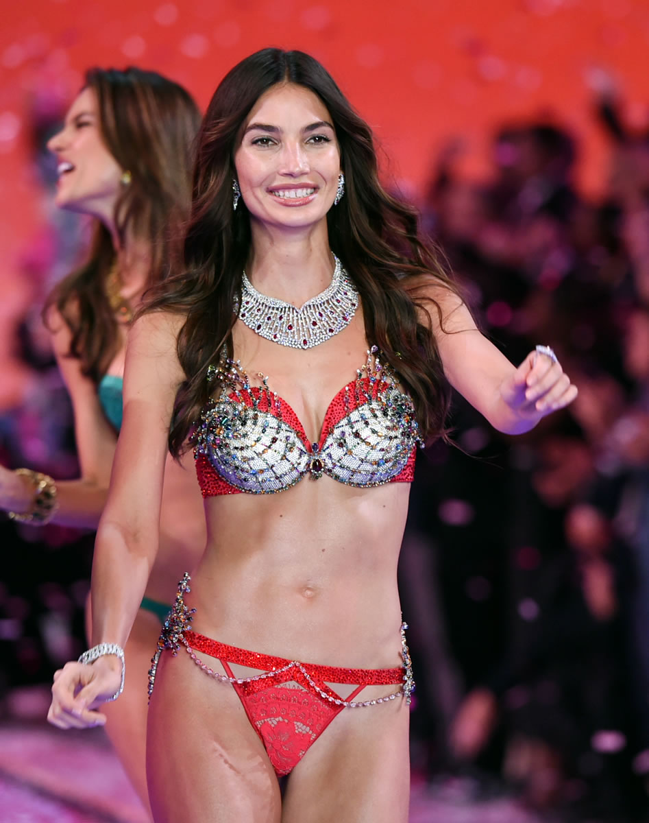 Victoria's Secret famed lingerie show turns 20 - The Columbian
