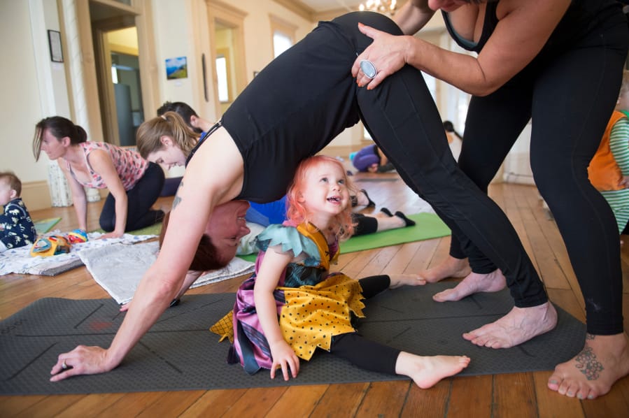 4 Major Benefits of PostPartum Yoga — Ready Set GROW | Prenatal &  Postpartum Yoga | United States