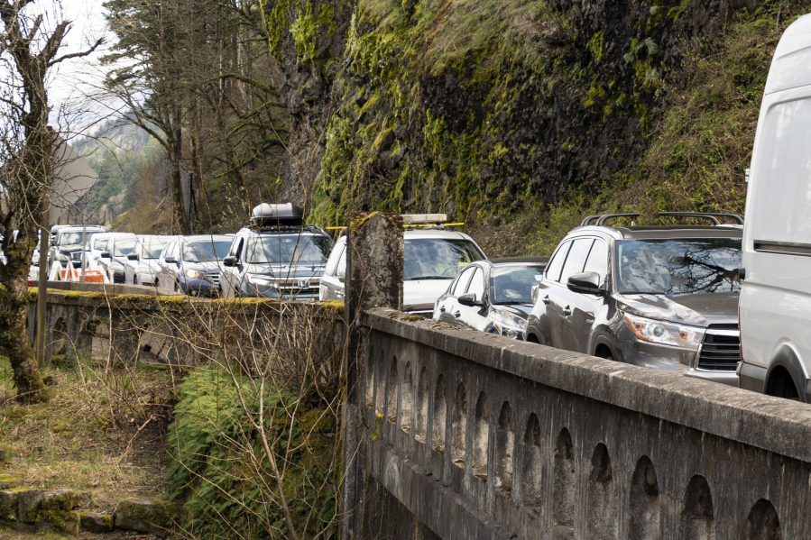 Car-free visits to Columbia River Gorge sites are possible — with