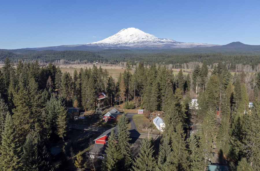 A lahar on Mount Adams would put thousands at risk but monitoring