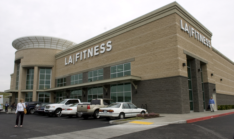 LA Fitness customers frustrated they are paying full price when
